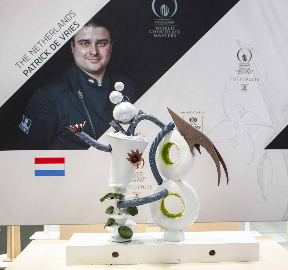 WCM Patrick De Vries Showpiece