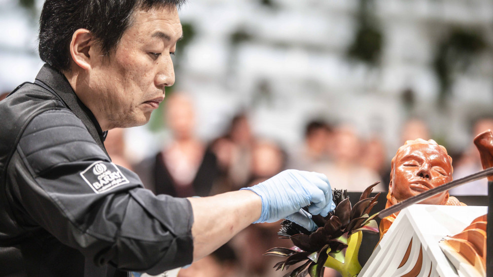 Akihiro Kakimoto working on his Chocolate Design 