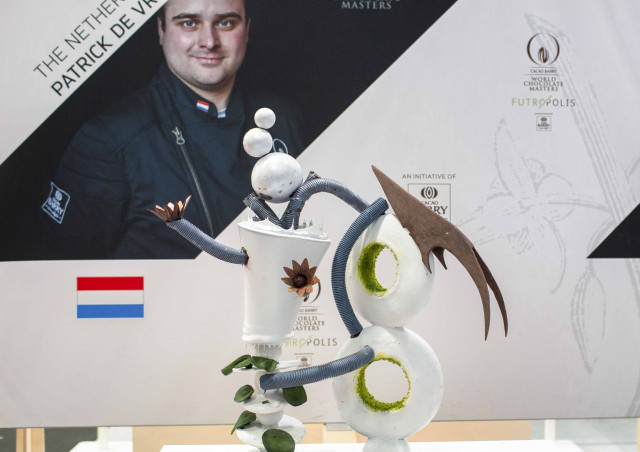 WCM Patrick De Vries Showpiece