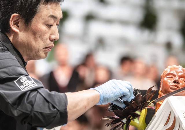 Akihiro Kakimoto working on his Chocolate Design 