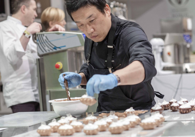 Akihiro Kakimoto creating his Fresh Patisserie of Futropolis